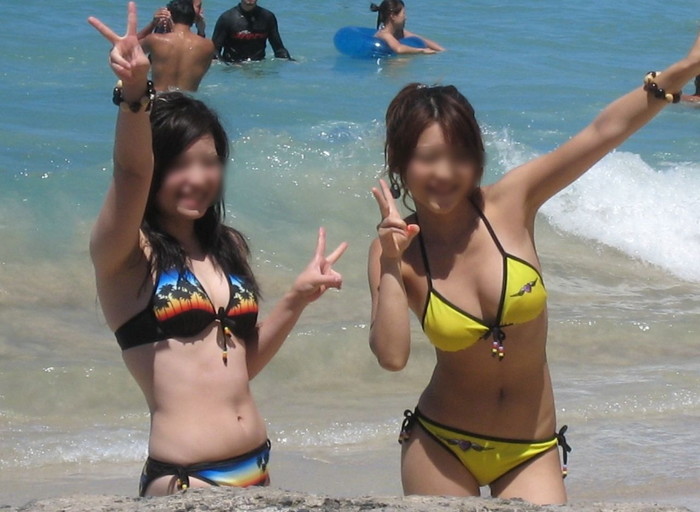 【素人水着エロ画像】素人娘たちのプールでビーチでの水着ショットに下半身沸騰！ 16