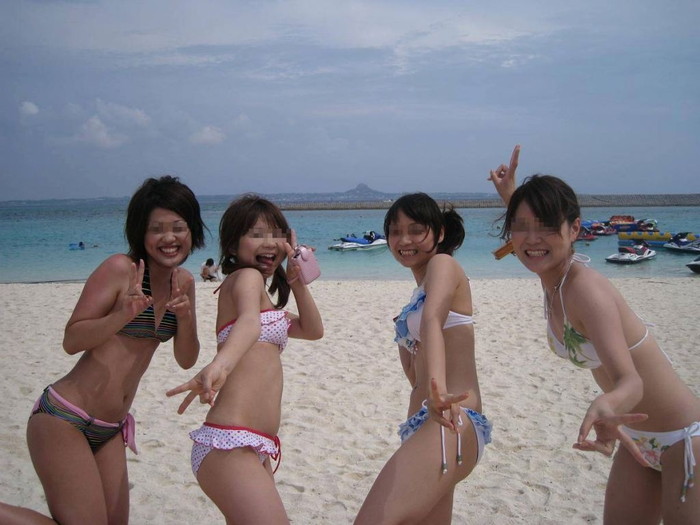 【素人水着エロ画像】夏のビーチやプールが本気で恋しくなる素人娘たちの水着画像 15