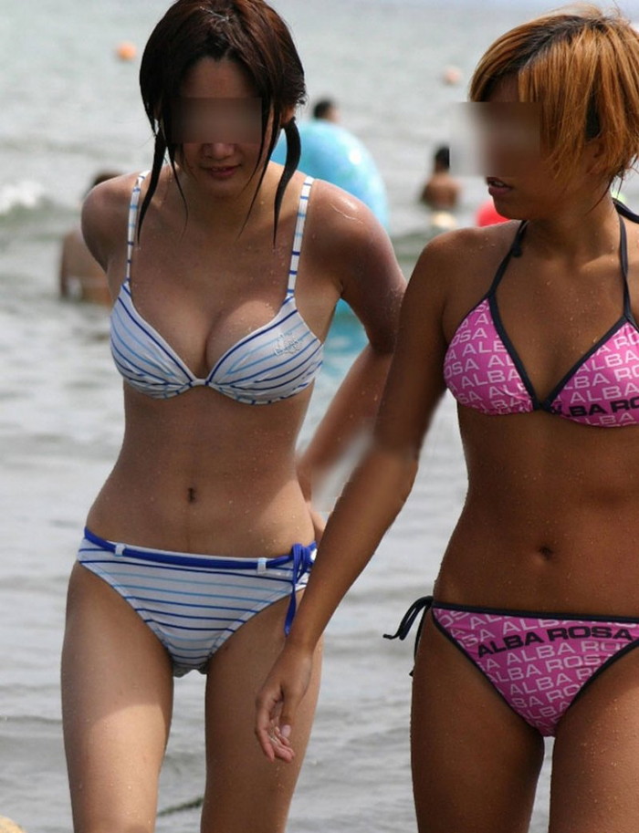 【素人水着エロ画像】夏のビーチやプールが本気で恋しくなる素人娘たちの水着画像 17